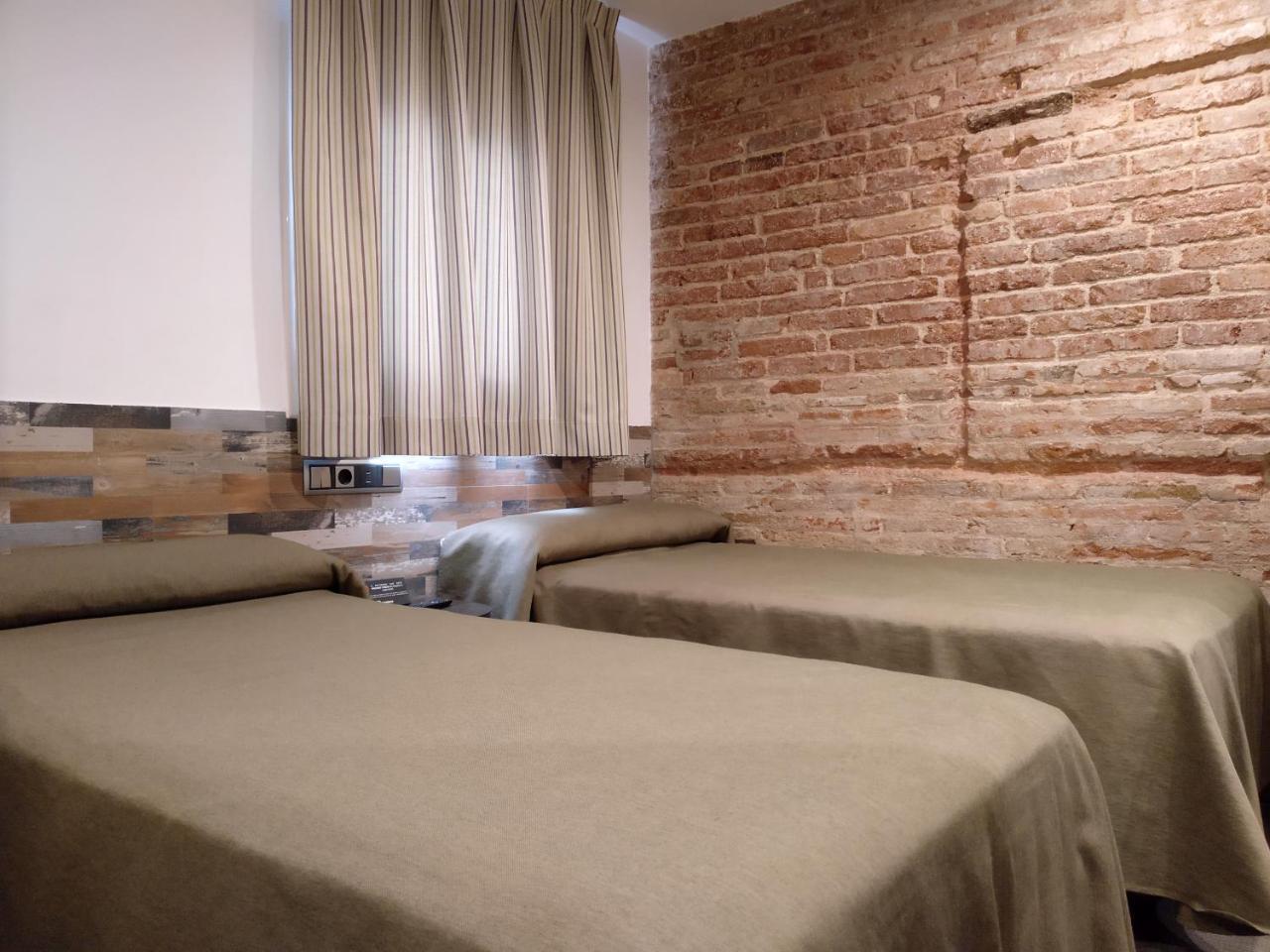 Pension Miami Barcelona Bagian luar foto